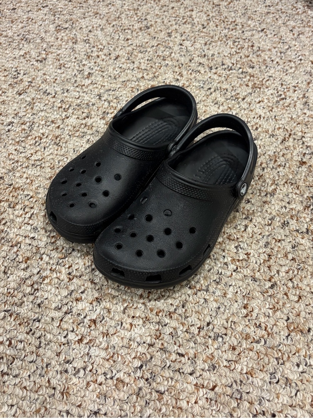 Women’s Black Classic Clog Crocs